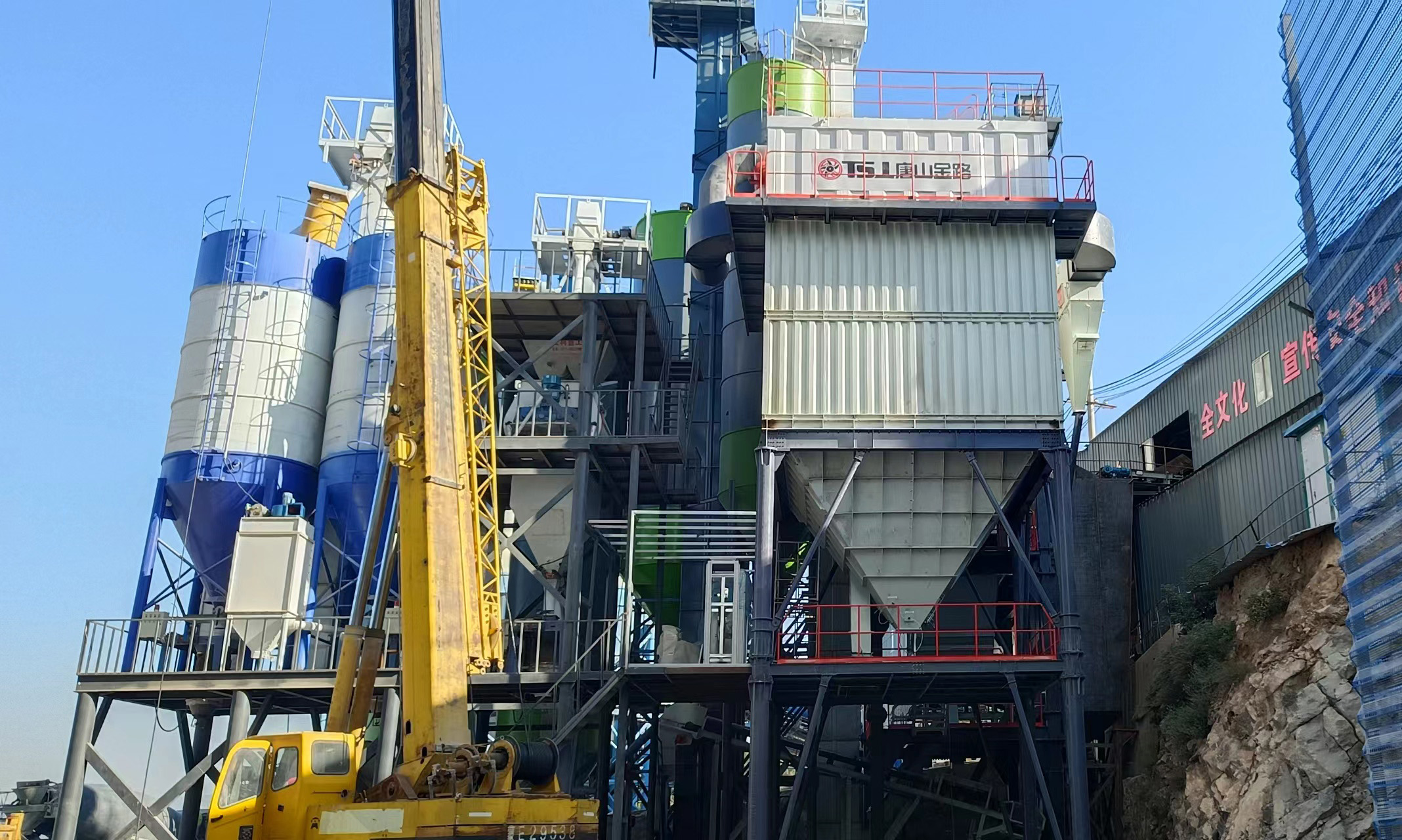 場(chǎng)地小還想投資砂廠怎么辦？看看這套篩分選粉系統(tǒng)